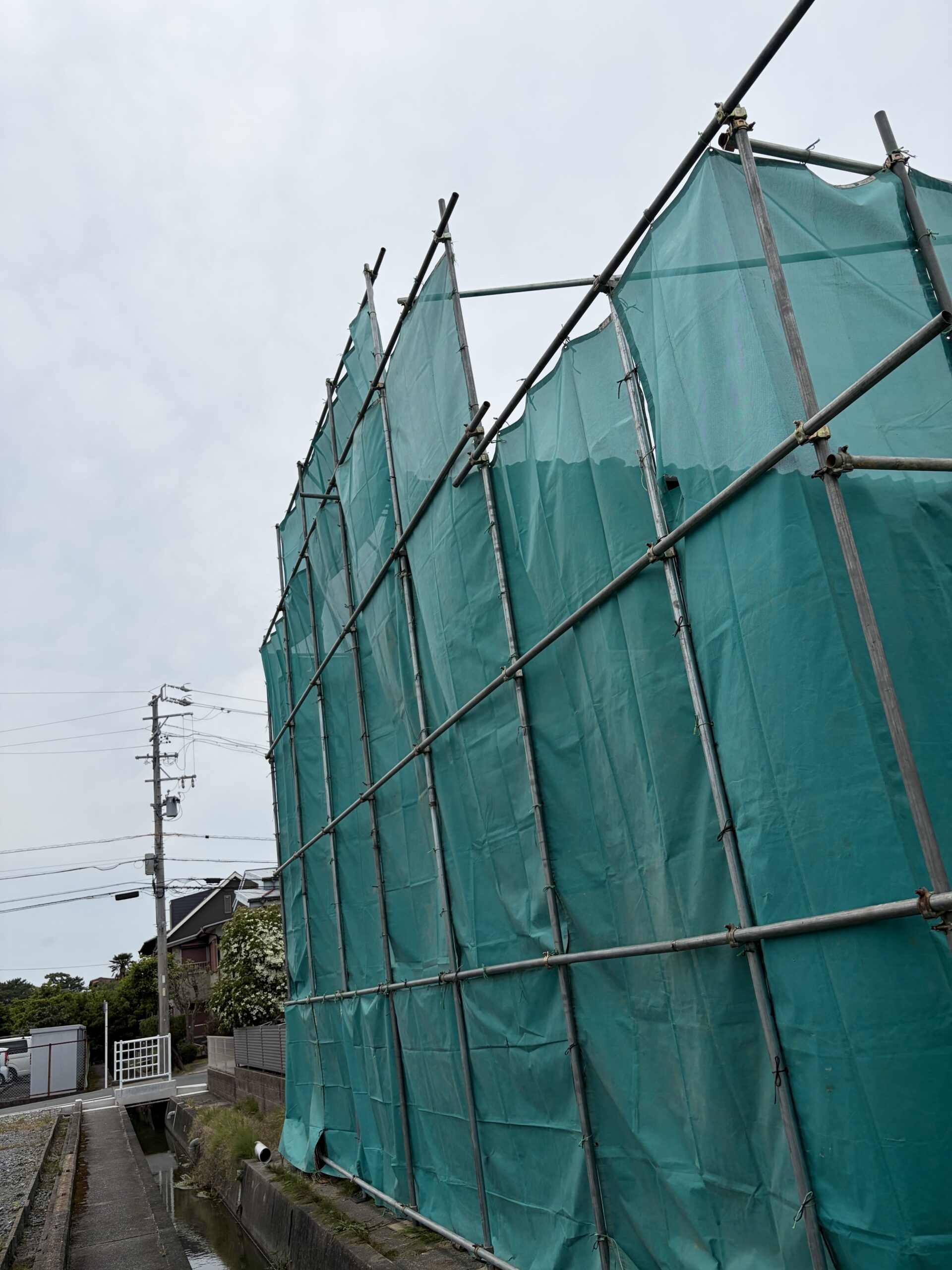 メッシュシート設置完了時の様子