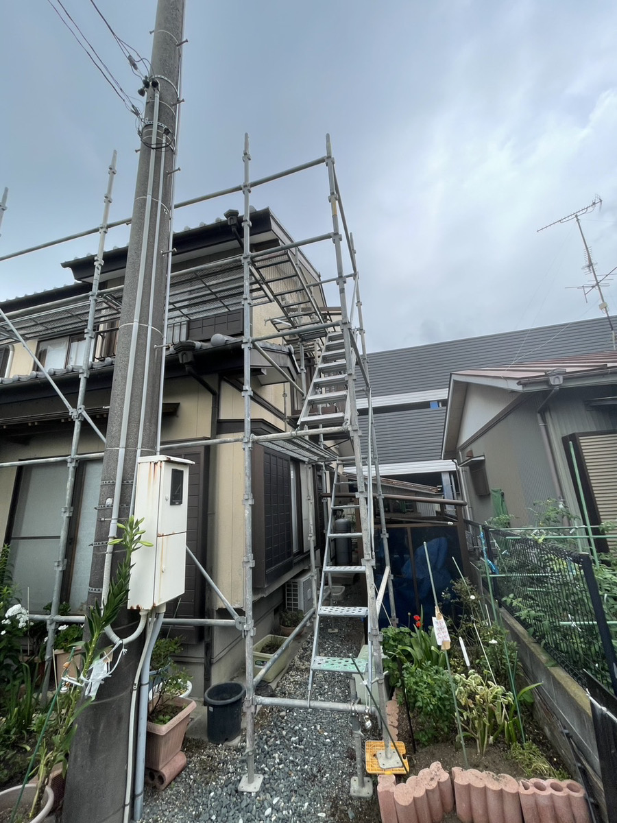 浜松市中央区高丘東 足場の追加組み上げの様子2