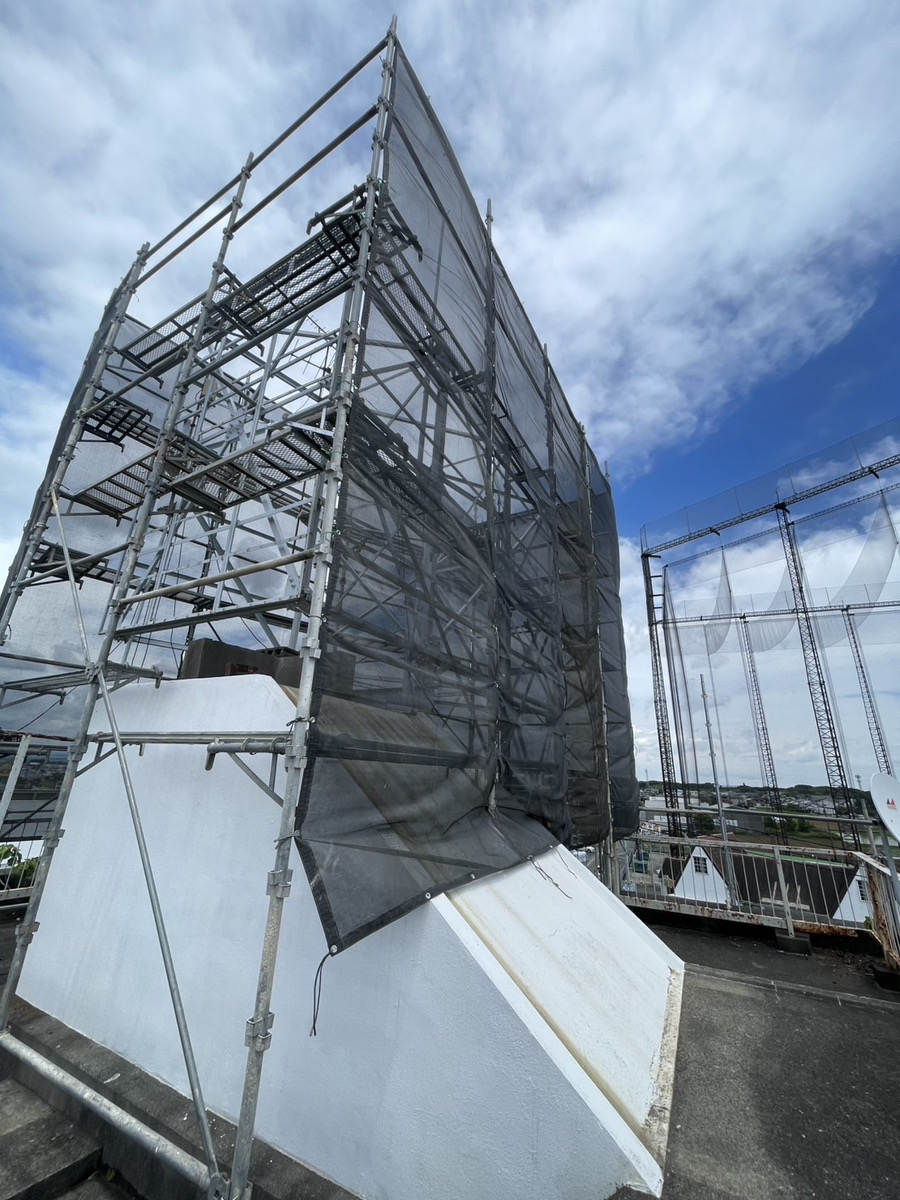 浜松市中央区安松町 鉄塔部分のメッシュシート設置の様子2