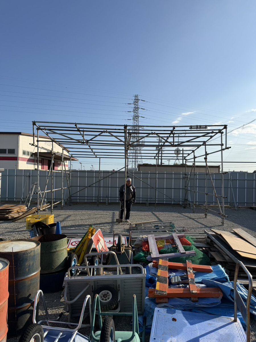 浜松市中央区西丘町 パネルの組み替え・屋根部分の直しの様子