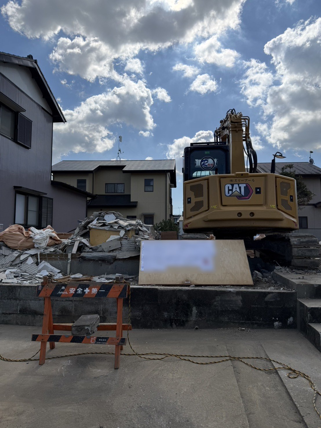 袋井市新池 メッシュシート撤去後の現場の様子