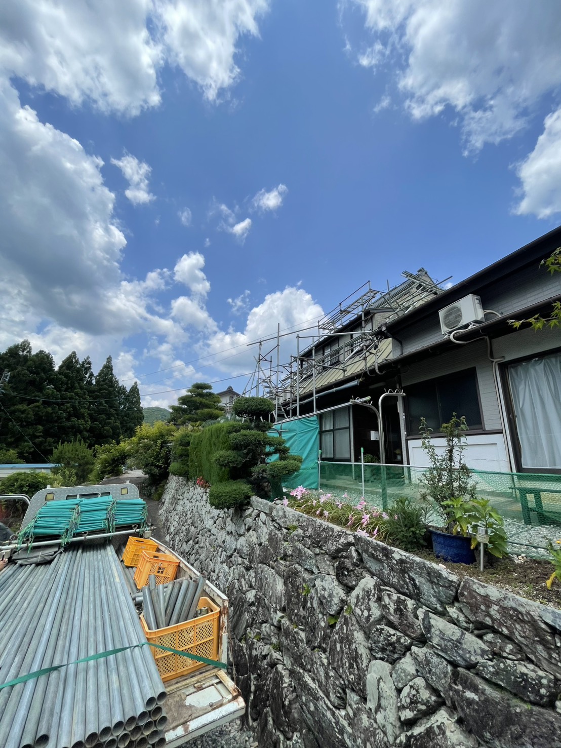 外部足場の組み上げ状況