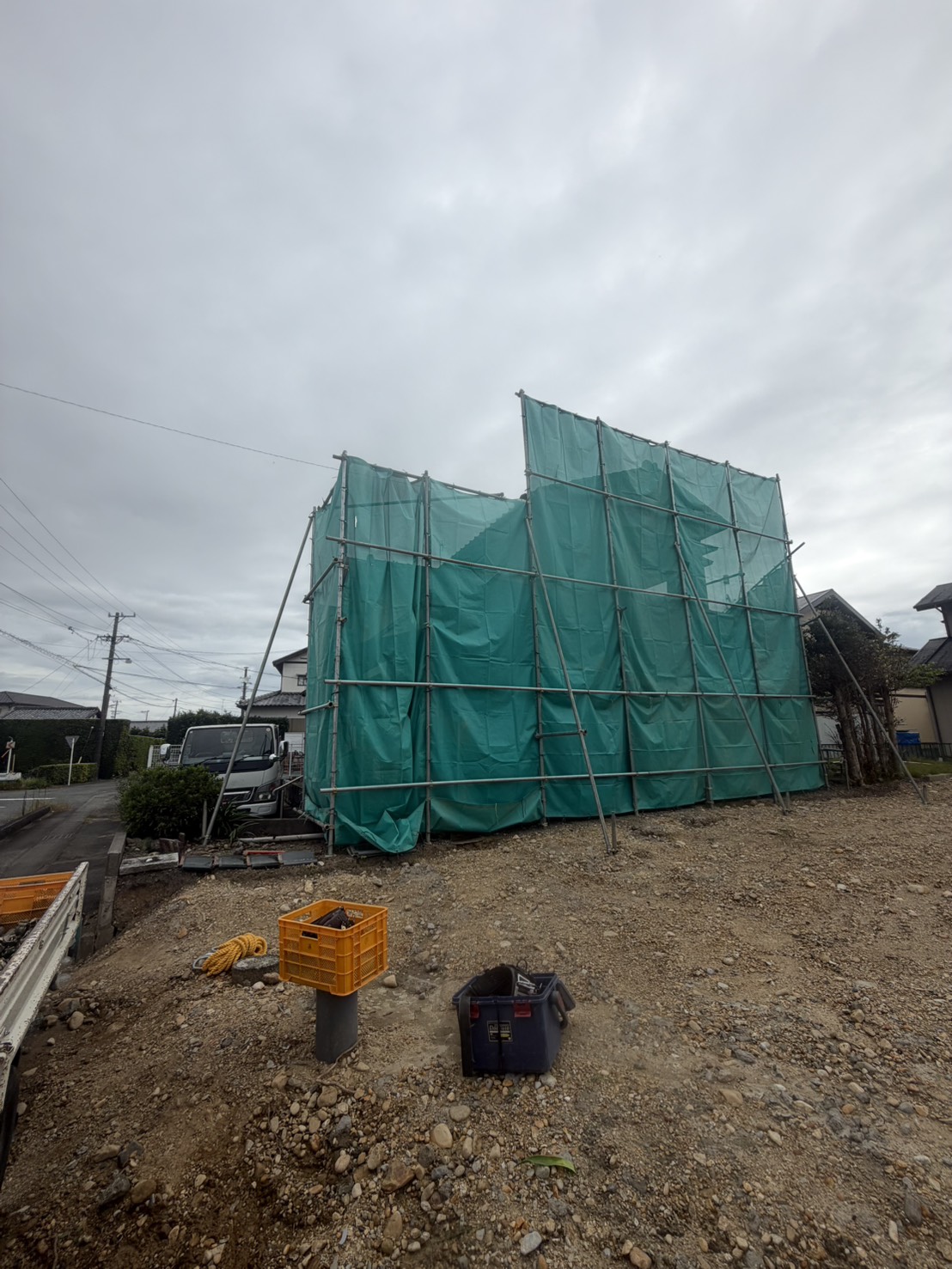 袋井市新池 メッシュシート設置の様子2