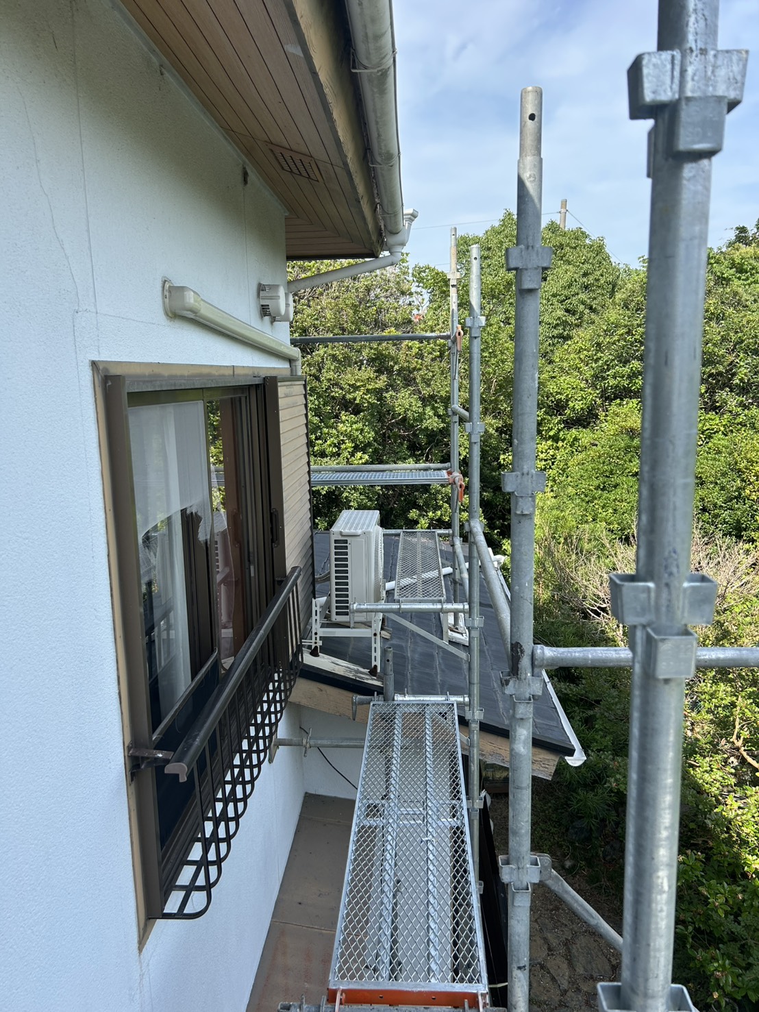 足場設置完了時の全景